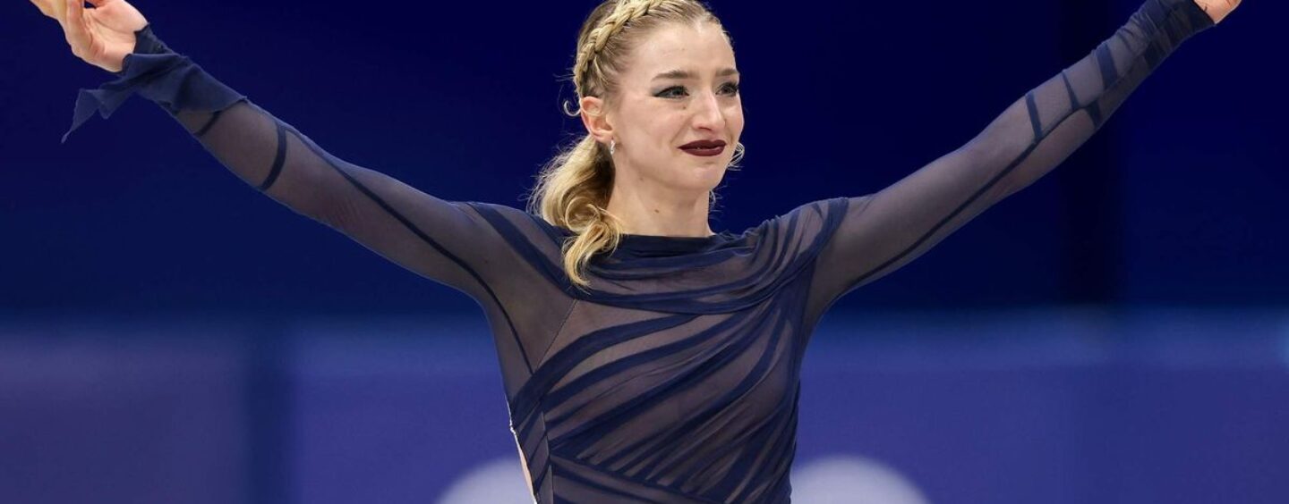 Les débuts olympiques en montagnes russes de la patineuse artistique pansexuelle Amber Glenn nous ont rendus fiers