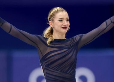 Les débuts olympiques en montagnes russes de la patineuse artistique pansexuelle Amber Glenn nous ont rendus fiers