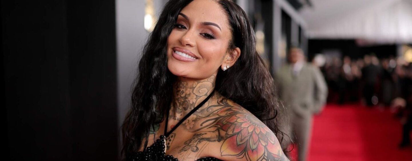 Kehlani appelle la communauté LGBTQ+ à « s'éduquer en profondeur » pour lutter contre les conservateurs