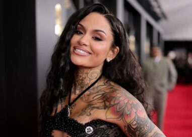 Kehlani appelle la communauté LGBTQ+ à « s'éduquer en profondeur » pour lutter contre les conservateurs