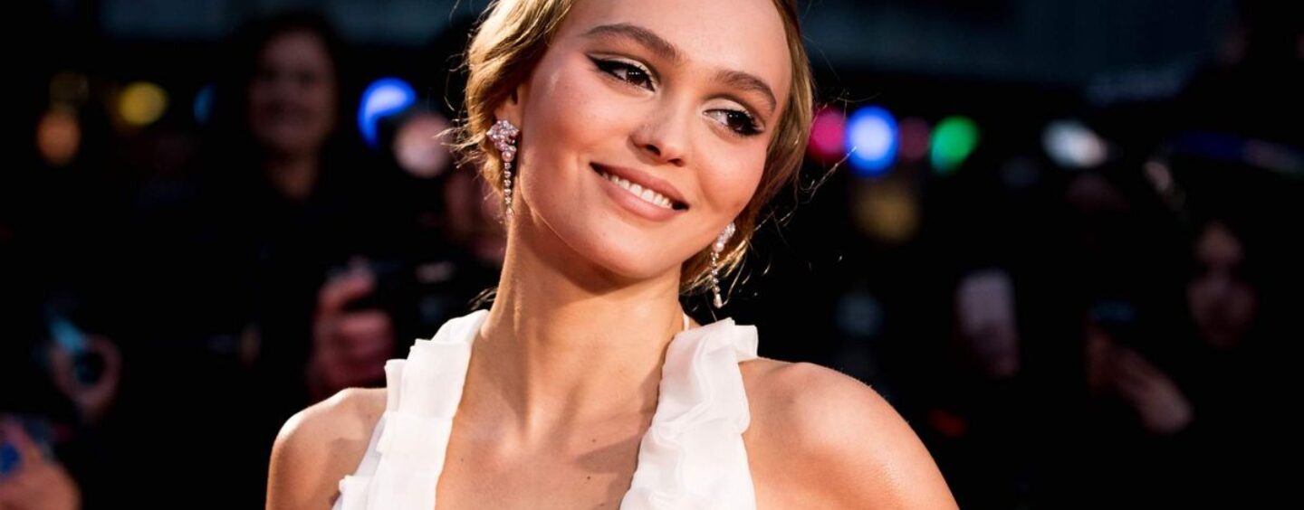 Lily-Rose Depp et sa petite amie 070 Shake prouvent qu'elles sont toujours aussi fortes avec des photos remplies de PDA