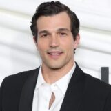 Le renflement de Paul Anthony Kelly est pleinement visible dans de nouvelles photos sexy