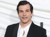 Le renflement de Paul Anthony Kelly est pleinement visible dans de nouvelles photos sexy