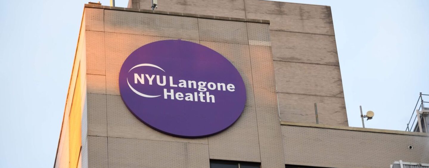 L’hôpital Langone de NYU met fin à son programme de soins d’affirmation de genre pour les adolescents trans après les menaces de financement de Trump