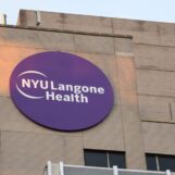 L’hôpital Langone de NYU met fin à son programme de soins d’affirmation de genre pour les adolescents trans après les menaces de financement de Trump