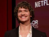 Connor Storrie fléchit ses muscles sexy sur une photo épicée