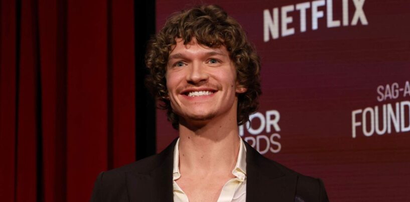 Connor Storrie fléchit ses muscles sexy sur une photo épicée