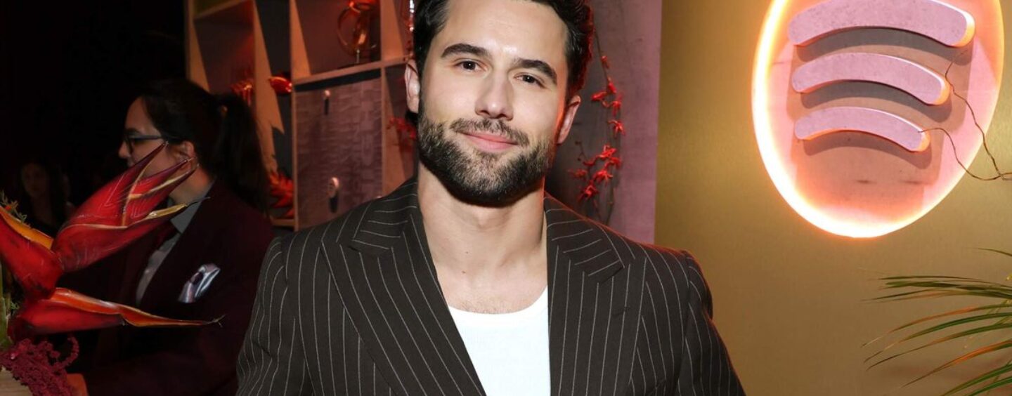 Robbie GK fléchit ses muscles sexy dans une nouvelle séance photo torride