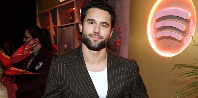 Robbie GK fléchit ses muscles sexy dans une nouvelle séance photo torride