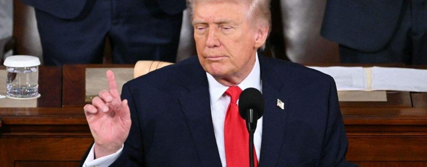 Un colonel de la Force spatiale candidat au Congrès critique Trump pour avoir décerné la médaille d'honneur de la SOTU « à propos de lui-même »