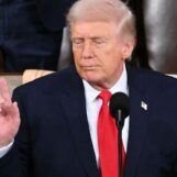 Un colonel de la Force spatiale candidat au Congrès critique Trump pour avoir décerné la médaille d'honneur de la SOTU « à propos de lui-même »