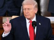 Un colonel de la Force spatiale candidat au Congrès critique Trump pour avoir décerné la médaille d'honneur de la SOTU « à propos de lui-même »