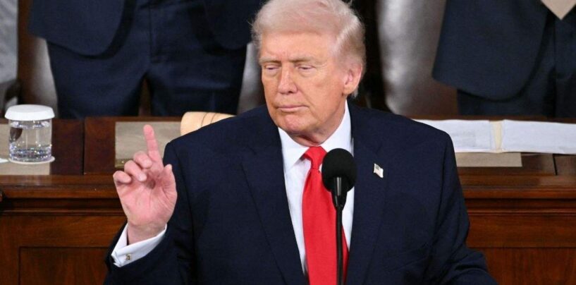 Un colonel de la Force spatiale candidat au Congrès critique Trump pour avoir décerné la médaille d'honneur de la SOTU « à propos de lui-même »