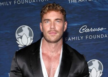 Zane Phillips se propage dans un nouveau clip viral sexy