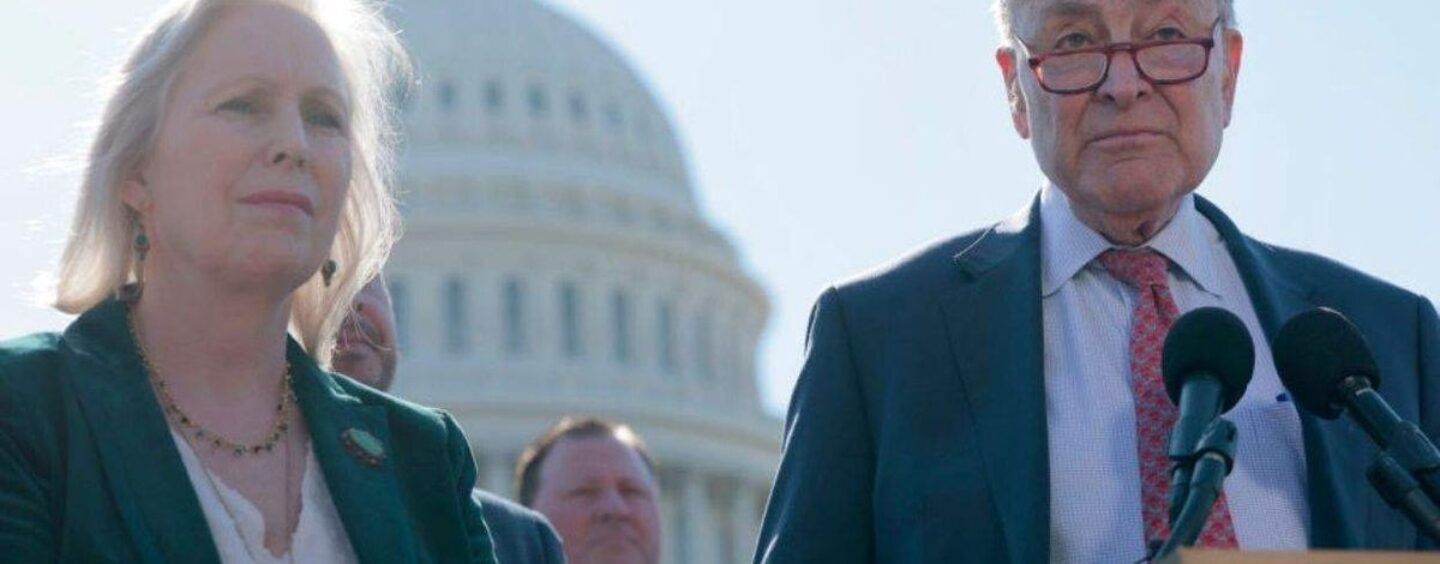 Chuck Schumer est à la tête du projet de loi des démocrates de New York visant à protéger les drapeaux de la fierté sur les sites de Stonewall et des parcs nationaux