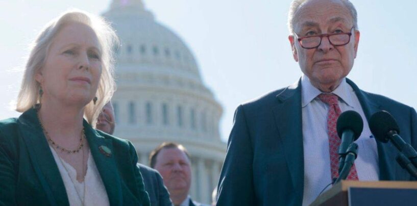 Chuck Schumer est à la tête du projet de loi des démocrates de New York visant à protéger les drapeaux de la fierté sur les sites de Stonewall et des parcs nationaux