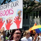 Les histoires LGBTQ+ occupent une place centrale dans tout le pays lors de la Journée nationale de la lecture à une époque d’interdiction de livres