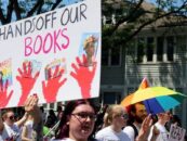 Les histoires LGBTQ+ occupent une place centrale dans tout le pays lors de la Journée nationale de la lecture à une époque d’interdiction de livres