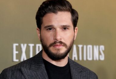 Kit Harington, de l'industrie, se déshabille dans un nouveau selfie sexy au gymnase