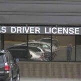 Deux hommes transgenres poursuivent le gouvernement du Kansas pour une loi annulant le permis de conduire