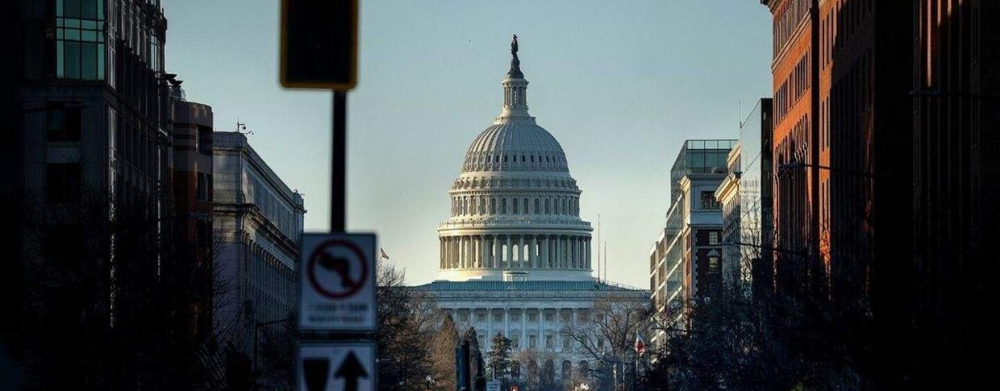 Pete Buttigieg et Robert Garcia se joignent au chœur des dirigeants condamnant la « guerre de choix » de Donald Trump avec l'Iran