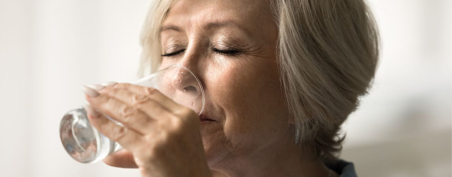 Stress : une nouvelle étude choc révèle la déshydratation silencieuse qui fait flamber votre cortisol à votre insu