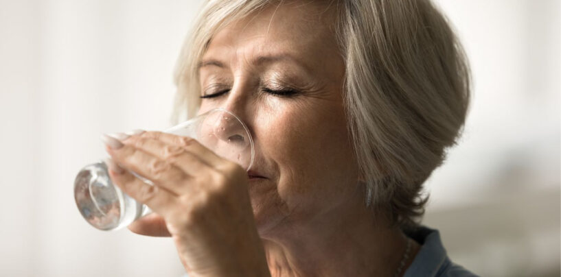 Stress : une nouvelle étude choc révèle la déshydratation silencieuse qui fait flamber votre cortisol à votre insu