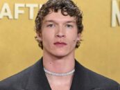 Les fesses bombées de Connor Storrie deviennent virales dans le sketch torride de la strip-teaseuse SNL