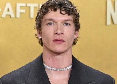 Les fesses bombées de Connor Storrie deviennent virales dans le sketch torride de la strip-teaseuse SNL