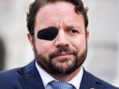 Le député anti-LGBTQ+ Dan Crenshaw évincé par un candidat plus extrême à la primaire du Texas GOP