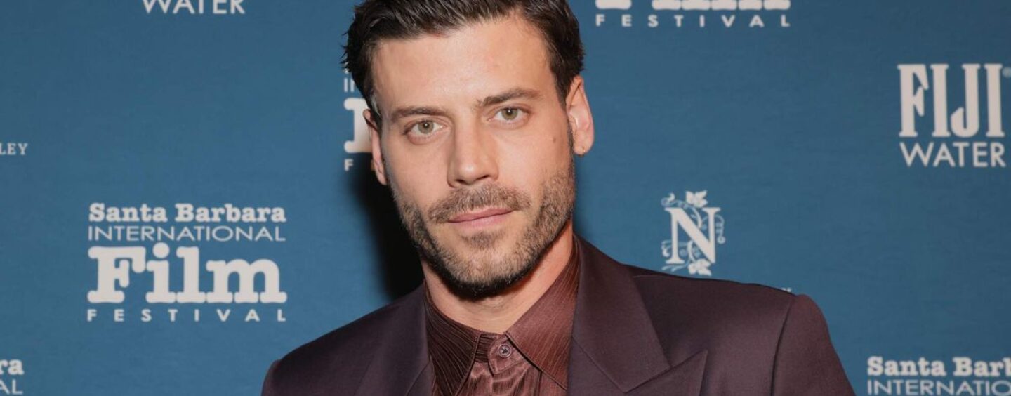 François Arnaud montre ses muscles déchirés sur une photo torse nu épicée