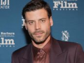 François Arnaud montre ses muscles déchirés sur une photo torse nu épicée
