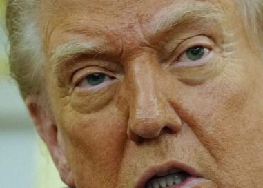 Donald Trump accepte l'invitation au dîner des correspondants, se déclarant « l'un des plus grands présidents »