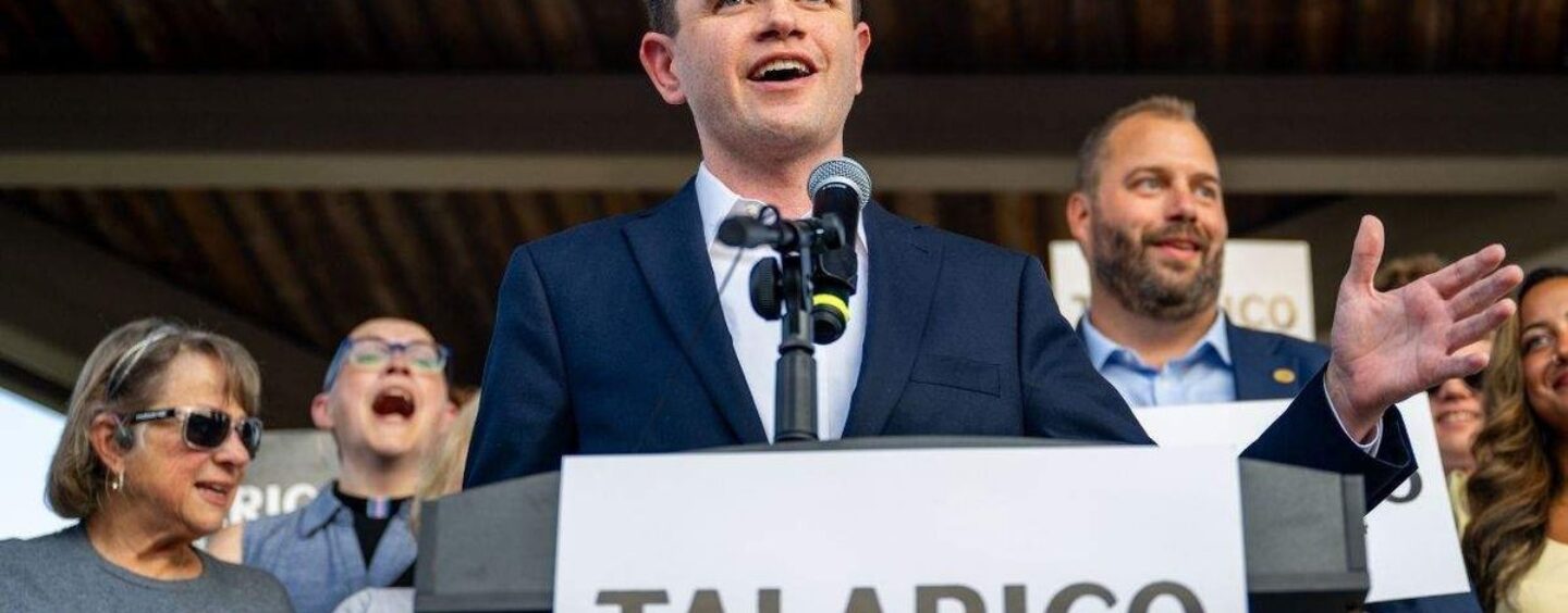 James Talarico bat son compatriote LGBTQ+ Jasmine Crockett à la primaire démocrate du Texas