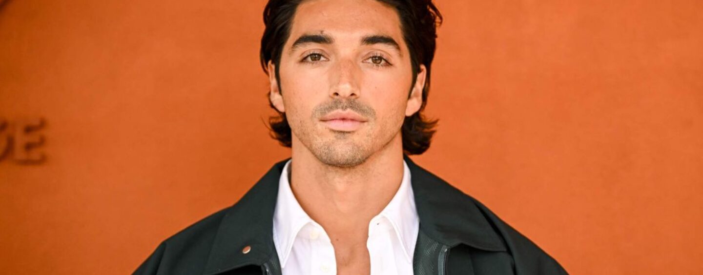 Taylor Zakhar Perez porte des slips blancs moulants dans un nouveau magazine sexy