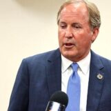 Texas AG Ken Paxton déclare que l'interdiction des soins d'affirmation de genre pour les enfants trans s'applique également à la thérapie par la parole