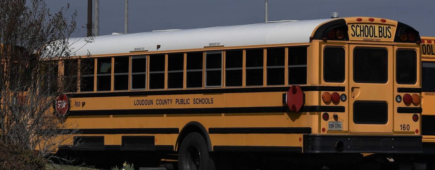 Le conseil scolaire de Virginie règle un procès avec des élèves accusés d'avoir harcelé un camarade de classe trans