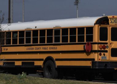 Le conseil scolaire de Virginie règle un procès avec des élèves accusés d'avoir harcelé un camarade de classe trans