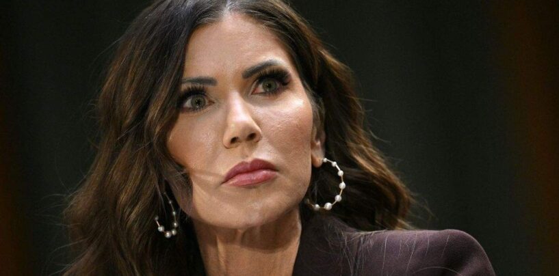 Le député de surveillance de la Chambre, Robert Garcia, célèbre le licenciement de Kristi Noem : « Maintenant, nous n'avons plus besoin de la destituer »