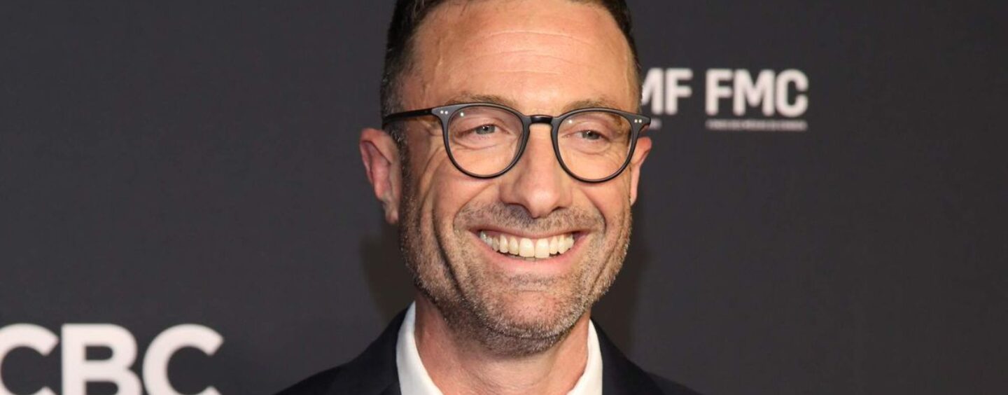 Le créateur de Heated Rivalry, Jacob Tierney, dirigera une nouvelle émission d'amour interdite pour Netflix