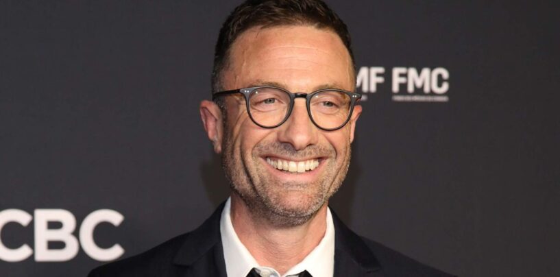 Le créateur de Heated Rivalry, Jacob Tierney, dirigera une nouvelle émission d'amour interdite pour Netflix