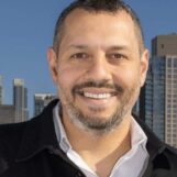 Pourquoi Mathew Shurka, survivant d'une thérapie de conversion gay, affirme que des personnes comme lui sont nécessaires au Congrès