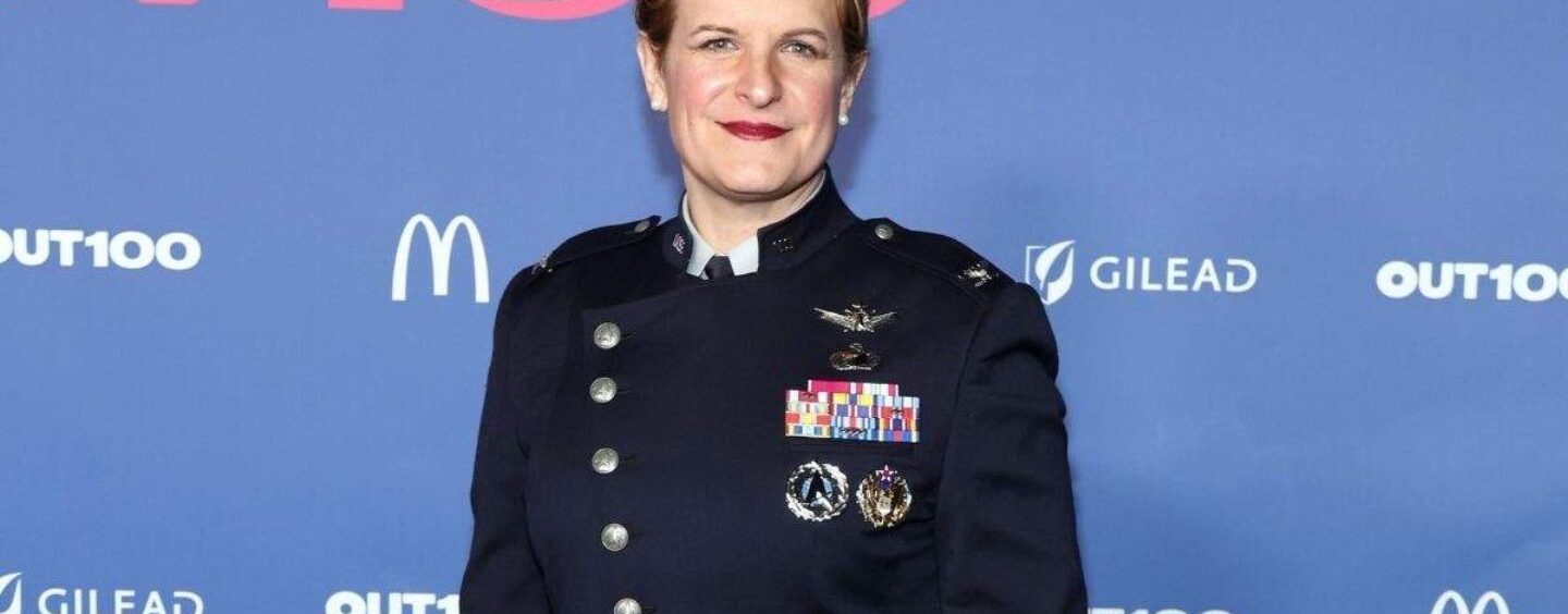 Un ancien secrétaire de l'Armée de l'Air soutient la candidature d'un colonel trans à la retraite au Congrès en Virginie
