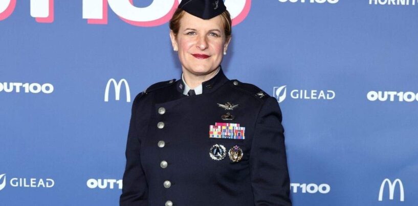 Un ancien secrétaire de l'Armée de l'Air soutient la candidature d'un colonel trans à la retraite au Congrès en Virginie