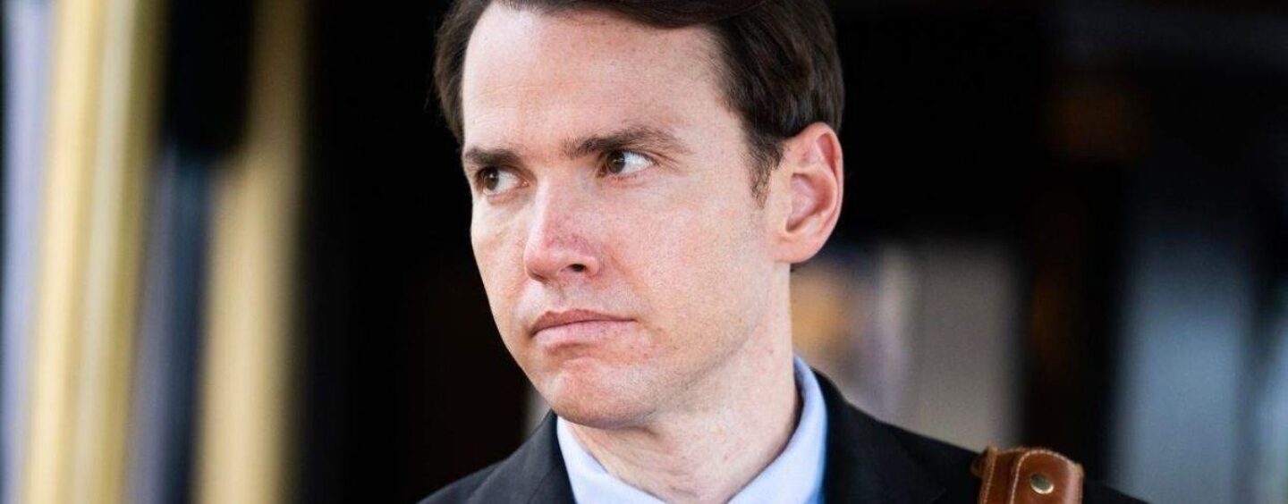 Mike Johnson perd un autre républicain alors que le membre du Congrès californien se retire du GOP