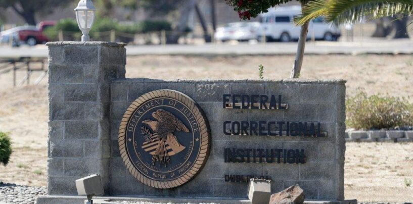 Trump vient de mettre en place une politique pénitentiaire anti-trans cruelle que les médecins qualifient de « dangereuse »