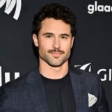 Robbie GK s'étale et montre ses muscles déchirés lors d'une nouvelle séance photo