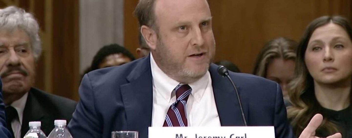 Le candidat du Département d’État de Trump lié à la théorie de la suprématie blanche se retire