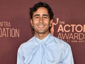 Michael Cimino se déshabille et chante torse nu lors d'un spectacle sexy dans une discothèque gay.