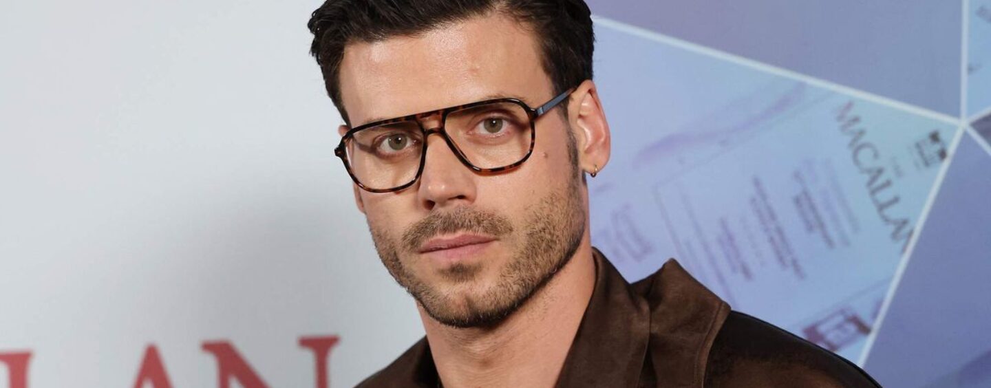 François Arnaud porte des slips blancs moulants dans un nouveau magazine sexy